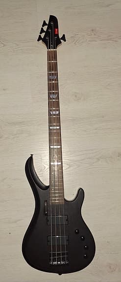 G4M 878 Bass Guitar, Walnut Stain takuu melkein 2,5v MYYTY!