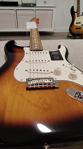 Fender 70th Anniversary Player Stratocaster, 2-color sunburst (2024)