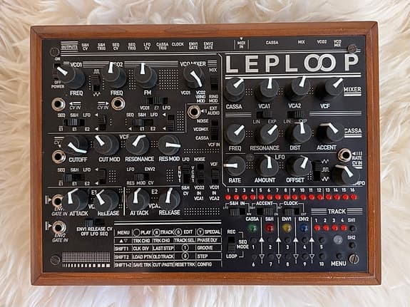LepLoop analogisyntikka ja sekvensseri