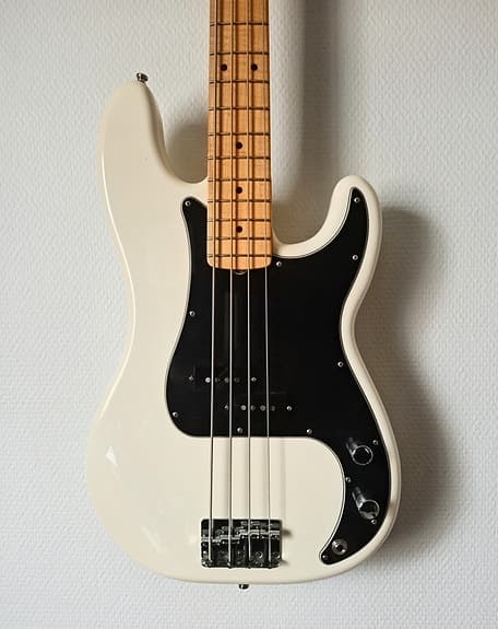 Fender Dee Dee Ramone Precision Bass