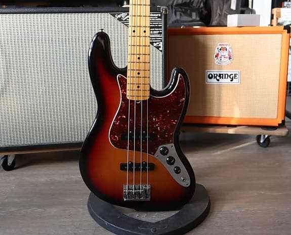 Fender American Standard Jazz Basso 2007 + kova laukku