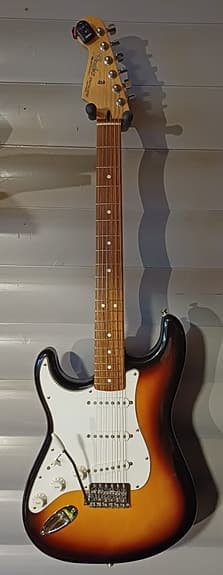 Fender Stratocaster, vasenkätinen