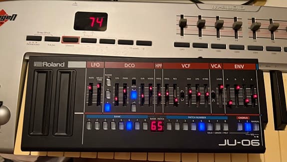 Roland Boutique JU-06 syntetisaattori