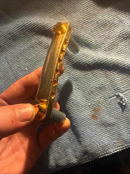 GE101A electric guitar bridge tailpiece kultainen - image 3
