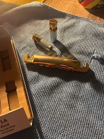 GE101A electric guitar bridge tailpiece kultainen - image 6