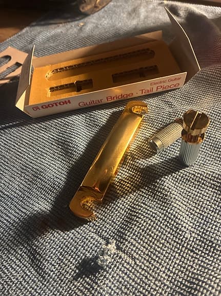 GE101A electric guitar bridge tailpiece kultainen - image 4