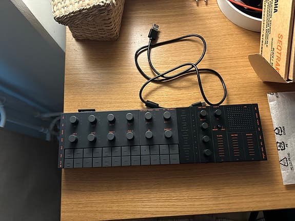 Yamaha SEQTRAK groovebox / sekvensseri musta