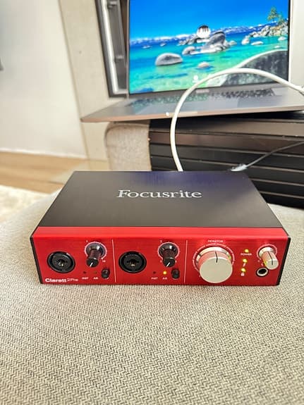 Focusrite Clarett 2Pre Thunderbolt + Apple-kaapelit ja adapteri