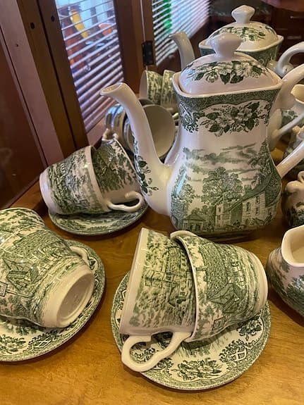 English Ironstone Tableware Old Inns Series astiasto vihreä-kuvioinen