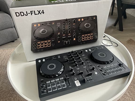 Pioneer DDJ‑FLX4 DJ-kontrolleri (varattu)