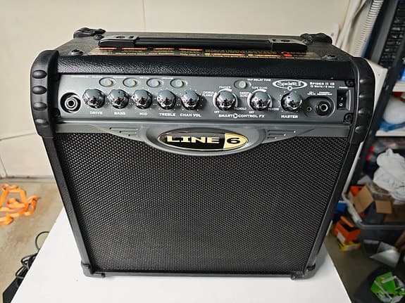 Line 6 Spider II 15 – 15 W kitaravahvistin, hyväkuntoinen