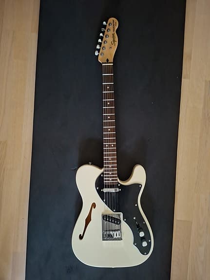 Kitarasetti: Squier Telecaster Thinline ja muut varusteet