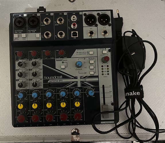 Soundcraft Notepad-8FX mikseri