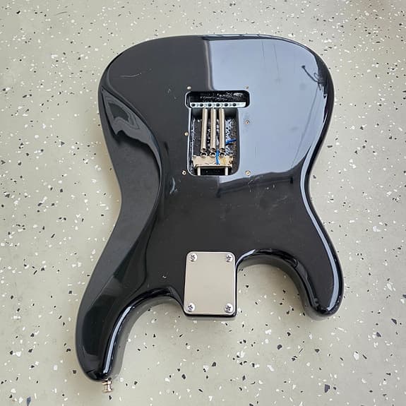 Fender Stratocaster MIJ ST-STD/SSH 1993 musta ladattu runko - image 4