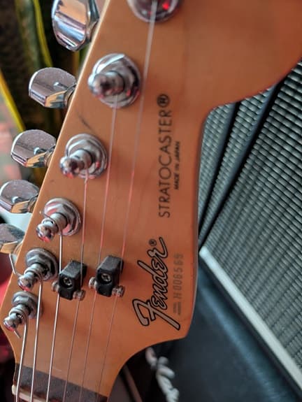 88 MIJ Fender stratocaster - image 3