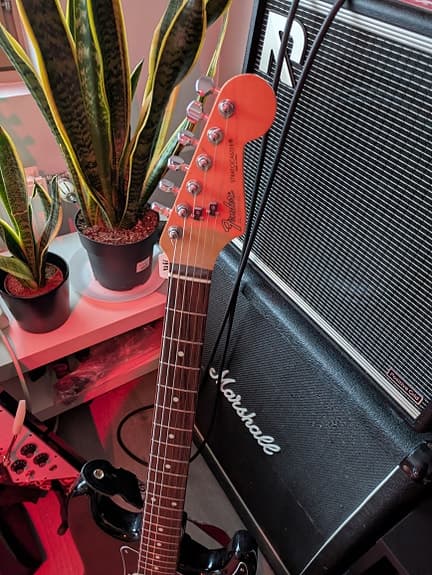 88 MIJ Fender stratocaster - image 2
