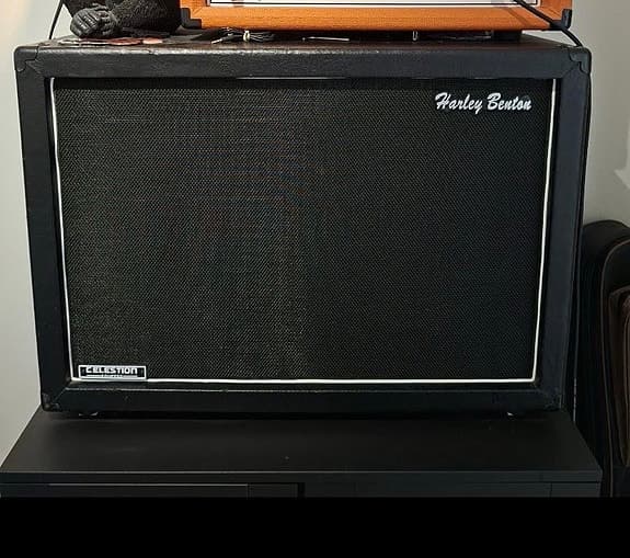 Harley Benton kitarakaappi g212 celestion