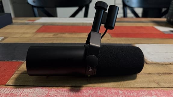 Shure SM7B XLR-mikrofoni musta