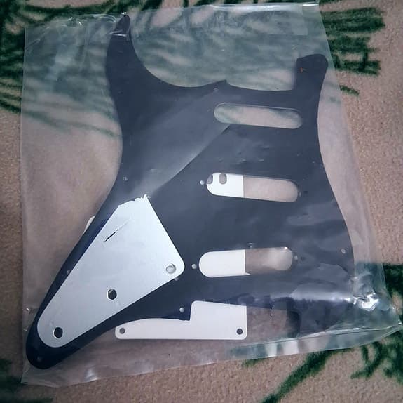 Stratocaster SSS -pleksi ja muoviosat, 5 osaa - image 2