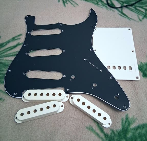 Stratocaster SSS -pleksi ja muoviosat, 5 osaa