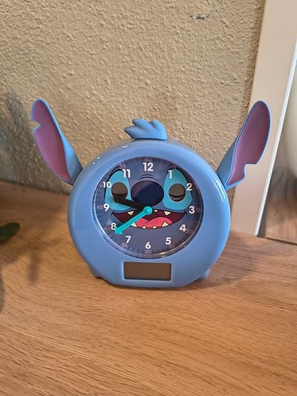 Stitch-herätyskello värein ja valoin - image 2