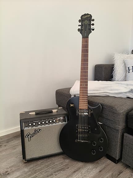 Epiphone Les Paul Goth (Gothic) Studio + Fender vahvistin - image 2