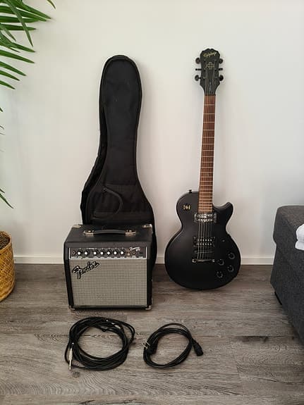 Epiphone Les Paul Goth (Gothic) Studio + Fender vahvistin