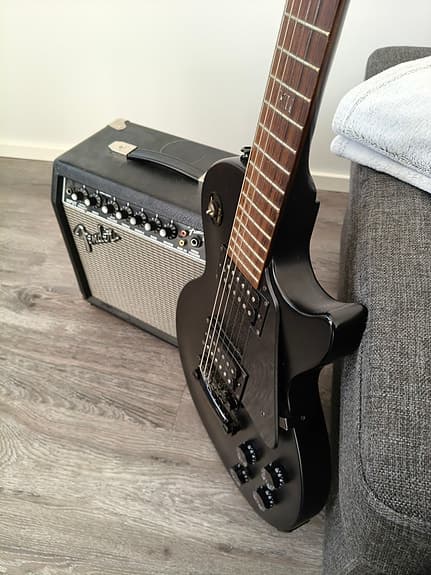 Epiphone Les Paul Goth (Gothic) Studio + Fender vahvistin - image 3