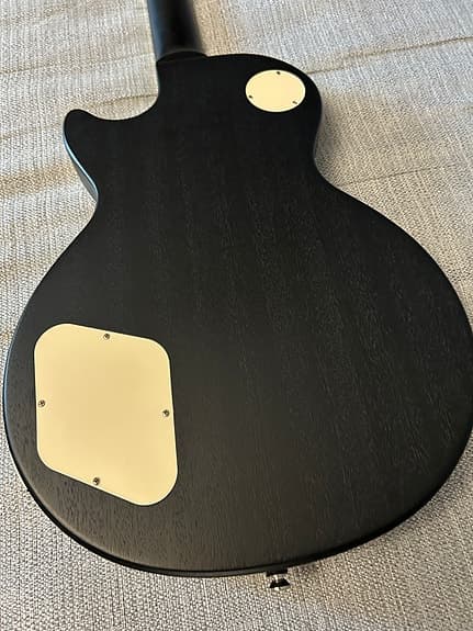 Epiphone Les Paul Classic + kova laukku + teline + hihna - image 7