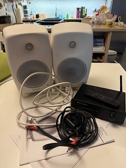 Genelec G3 kaiutinpari ja vahvistin