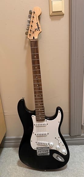 Fender Squier Stratocaster sähkökitara