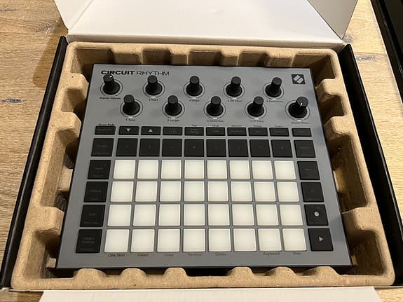 Novation Circuit Rhythm Groovebox - image 5