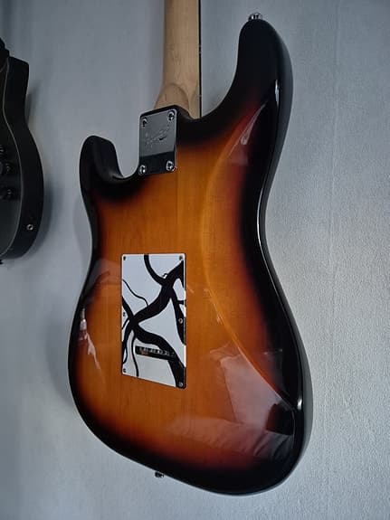 Squier Stratocaster sähkökitarat sunburst - image 4