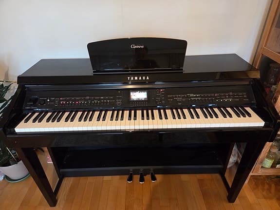 Yamaha CVP-701 PE Clavinova digitaalipiano musta