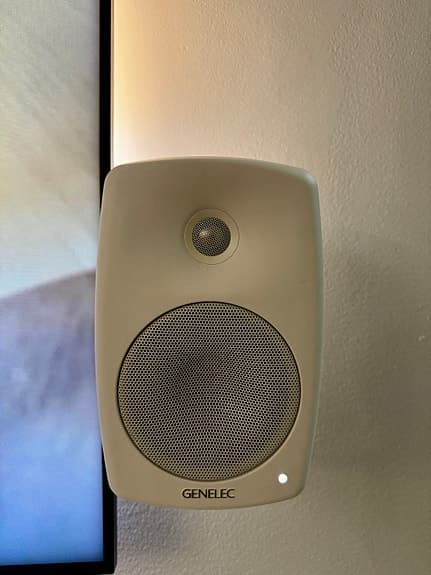 Genelec G3 pari + 8000-422W kiinnikkeet