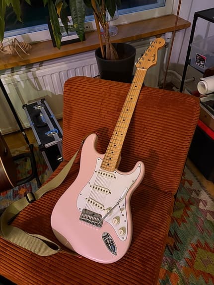 Fender MIJ Junior Collection Stratocaster 2023 Shell Pink