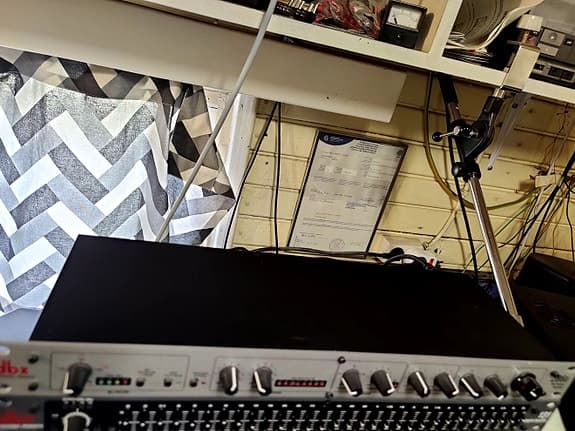 DBX 286s mikrofonietuaste ja audiokompressori
