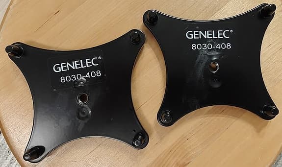 2 X Genelec 8030-408 kaiutinjalustan adapteri