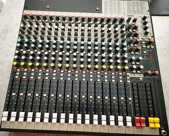 Soundcraft - FX16ii Analoginen mikseri