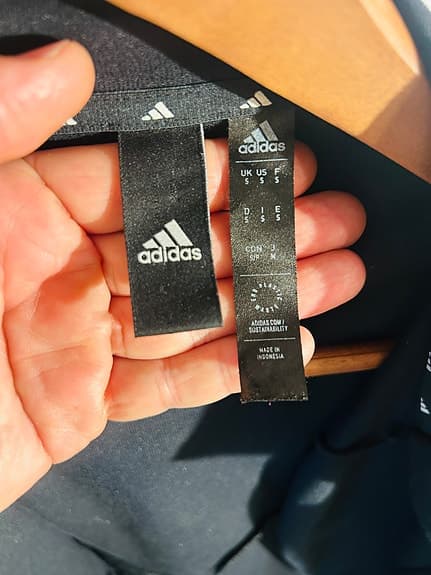adidas full-zip hoodie black, zip pockets, rubberised details, size S (HE5030) - image 2