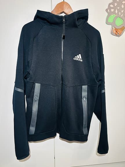 adidas full-zip hoodie black, zip pockets, rubberised details, size S (HE5030) - image 3
