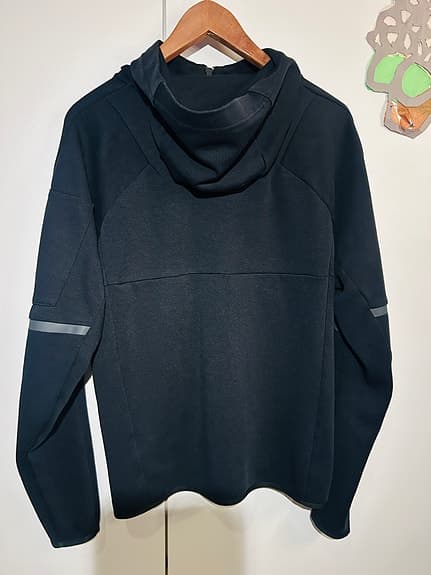 adidas full-zip hoodie black, zip pockets, rubberised details, size S (HE5030) - image 8