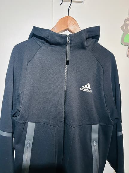 adidas full-zip hoodie black, zip pockets, rubberised details, size S (HE5030)