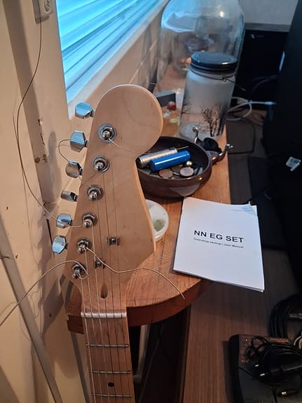 Sähkökitara stratocaster-tyylinen sunburst - image 2