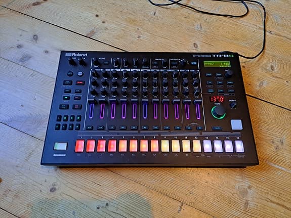 Roland TR-8S rumpukone