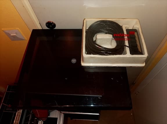 Myydään revox a77 kaukosäädin sekä kelanauhurin muovinen suojakansi