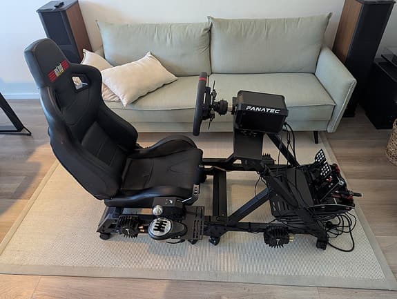 Fanatec Podium DD1 20Nm + Next Level Racing GT-Track Cockpit ajosimulaattori