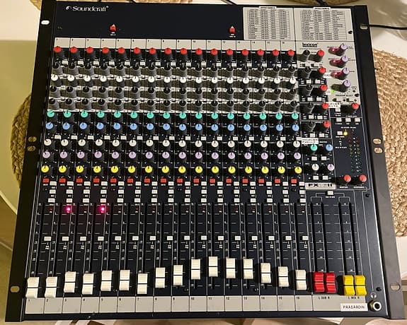 Soundcraft FX16ii analoginen mikseri