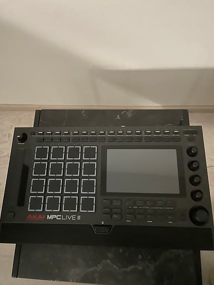 Akai MPC Live III rumpukone / sampler