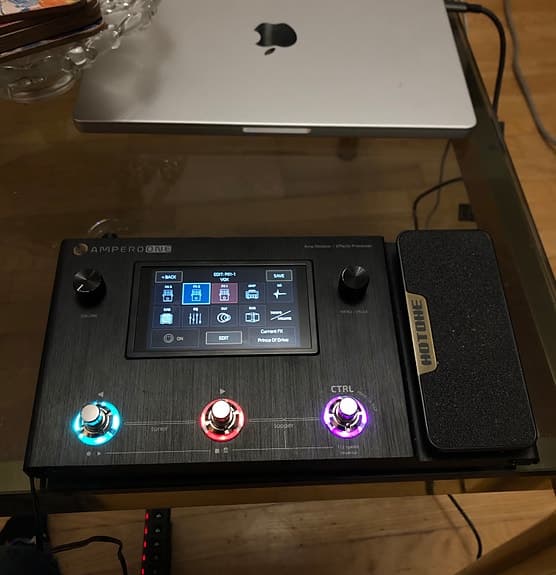 Hotone Ampero One multiefekti + Ampero switch